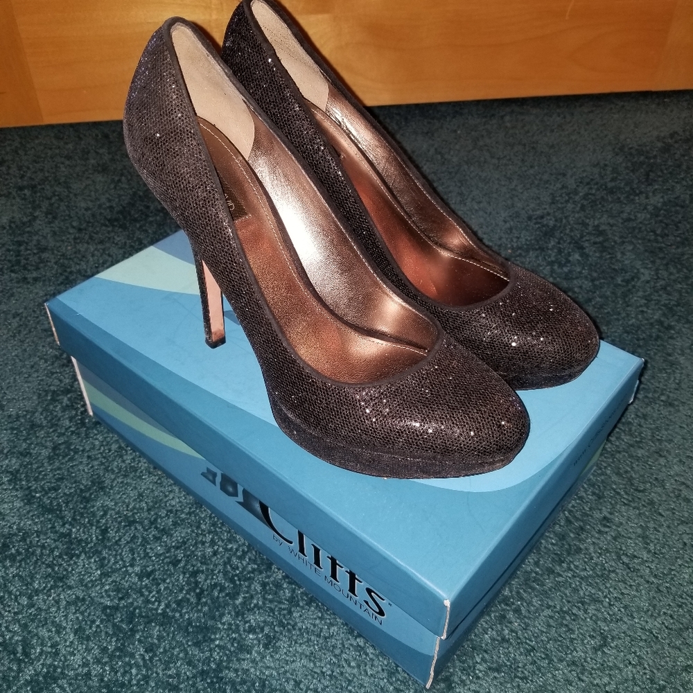 Black sparkly heels cliffs by white mountain - Picture 11 of 12